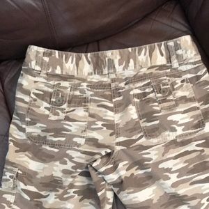 Ann Taylor Loft cargo Capri, camouflage - 12